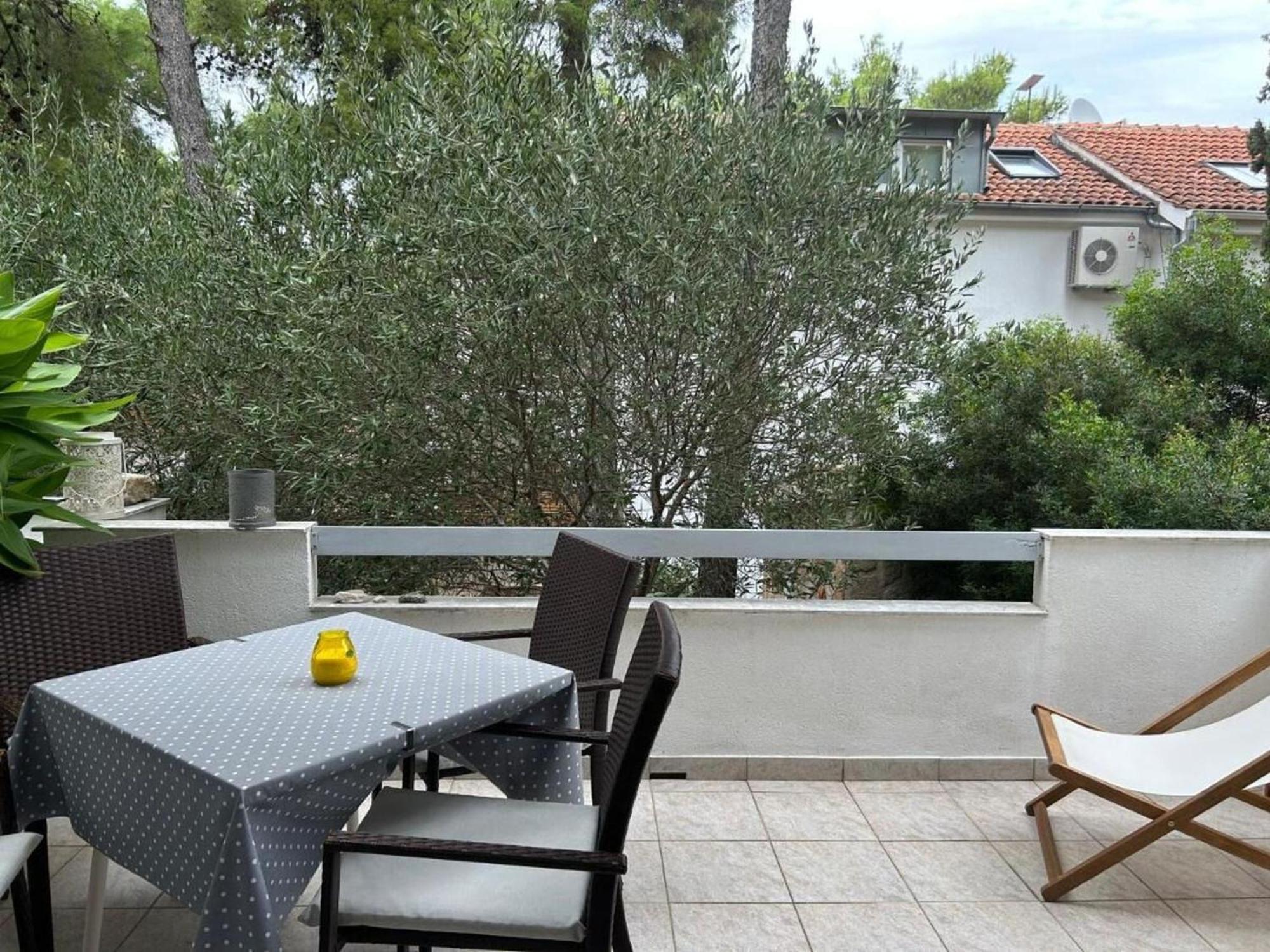 Apartments Matkov - Quite And Peaceful Location Jelsa  Exterior photo